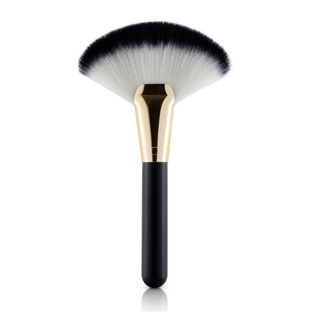 Fan-shaped makeup brush with wooden handle